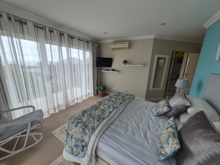 3 Bedroom Property for Sale in Boggomsbaai Western Cape